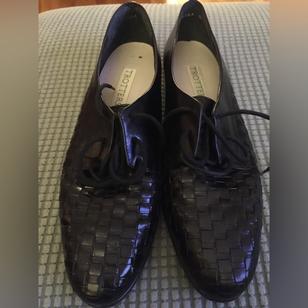 Trotters Lizzie Herringbone Leather Woven Oxfords